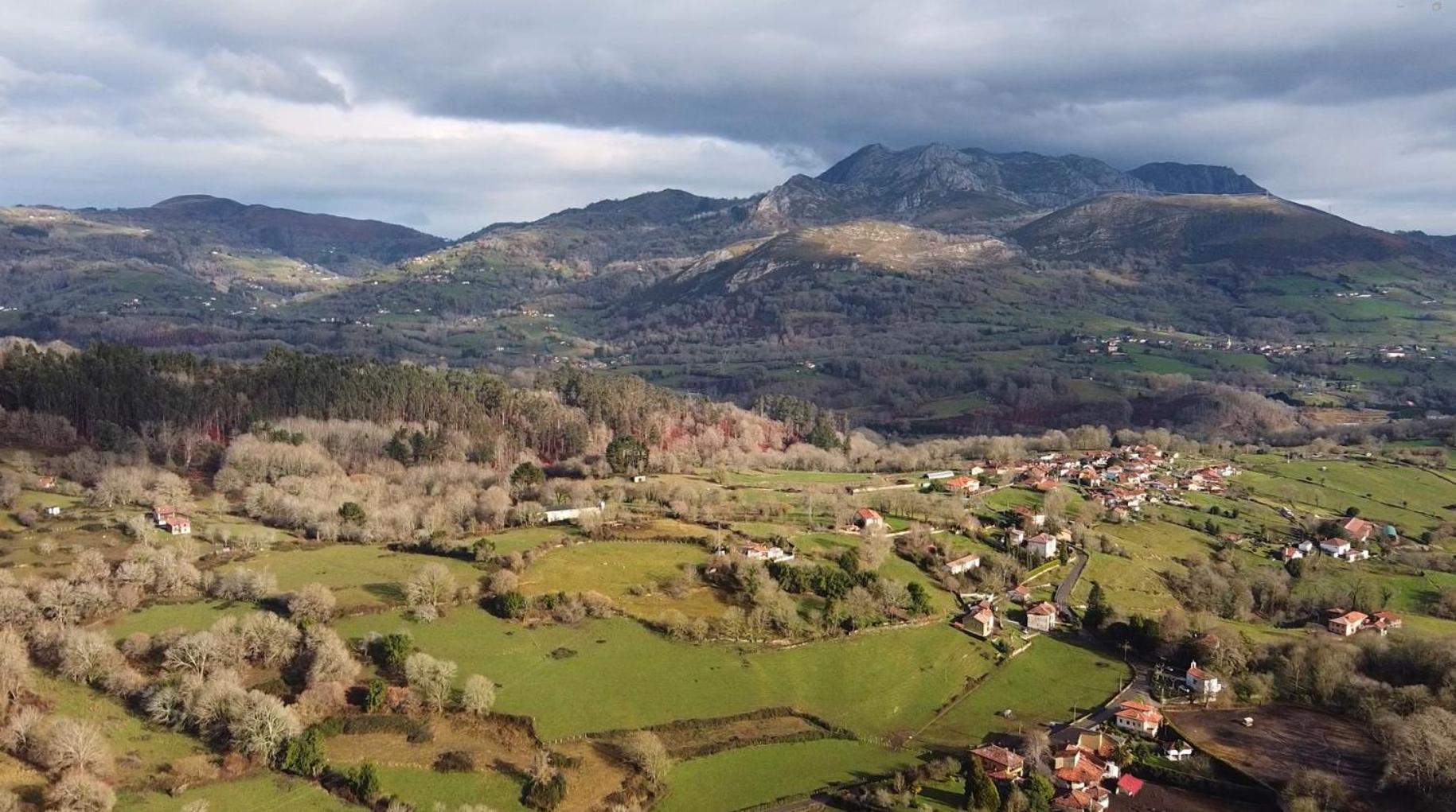 El Balcon Del Horreo Villa Piloña Eksteriør billede